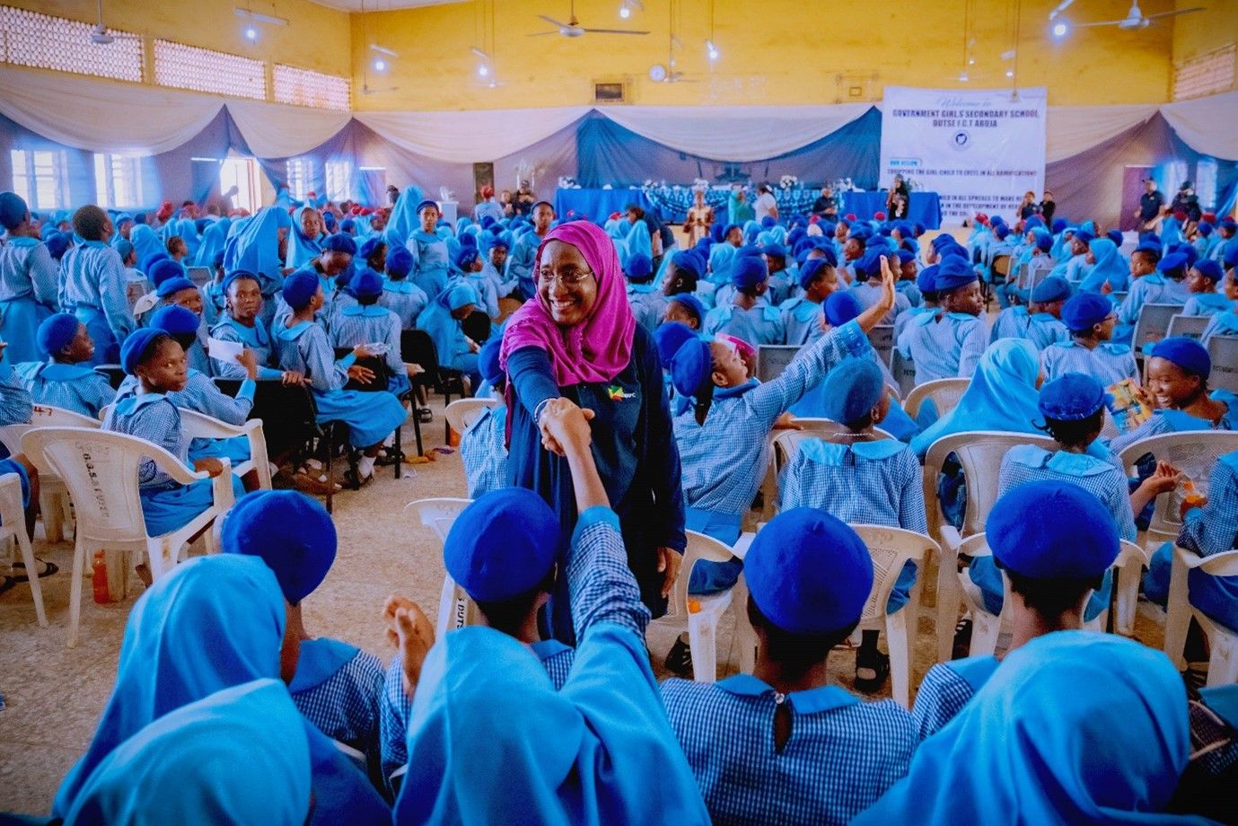 Female Executives of NNPC Ltd visits Government Girls Secondary School ...